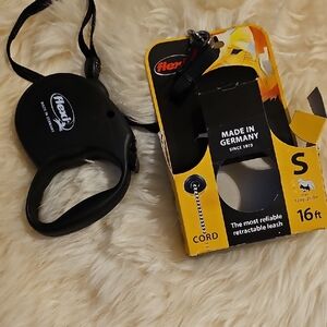 Flexi Black Small Retractable Leash